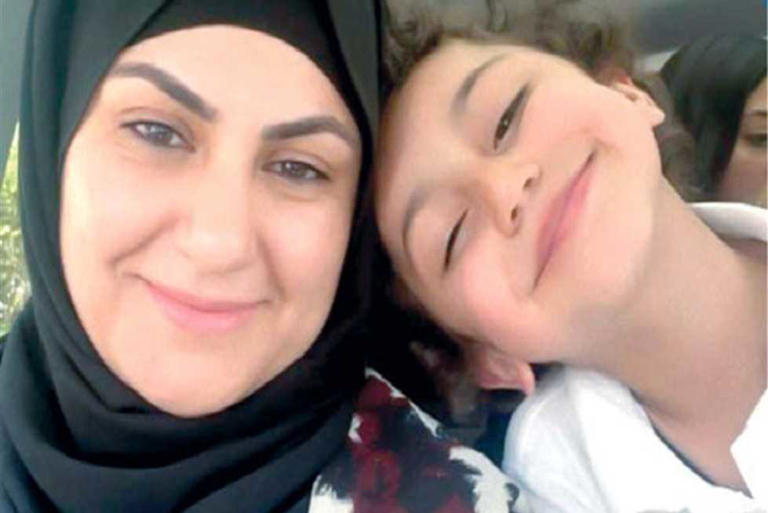 والدة ضحية حقنة المضاد الحيوي بالتجمع الخامس: «دخل يتعالج على رجله وخرج جثة»
