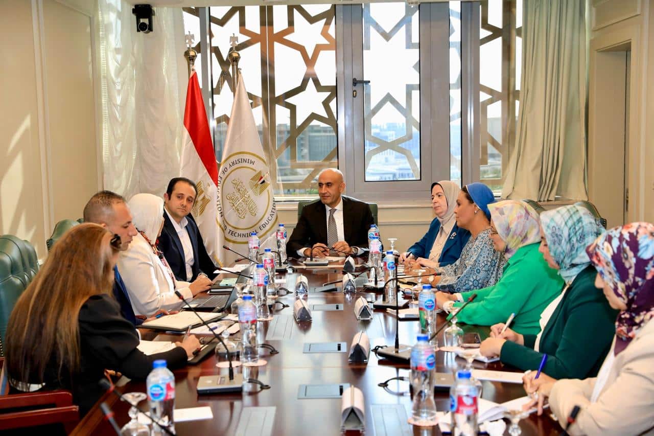 وزير التربية والتعليم يبحث مع مؤسسة "حياة كريمة" تعزيز أوجه التعاون بين الوزارة والمؤسسة