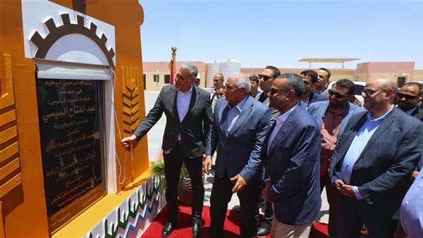 وزير البترول ومحافظ الوادي الجديد يفتتحان محطة تخفيض ضغط الغاز