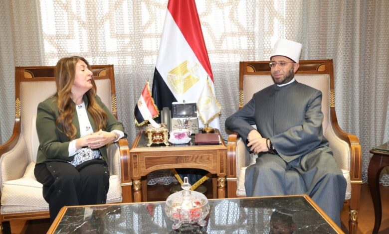 وزير الأوقاف يستقبل السفيرة الأمريكية بالقاهرة ويبحثان تعزيز التعاون المشترك