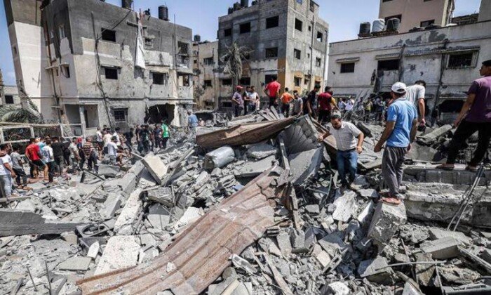 استشهاد 21 شخصا وإصابة آخرين في غارات الاحتلال الإسرائيلي على غزة.. أثناء انتظارهم المساعدات