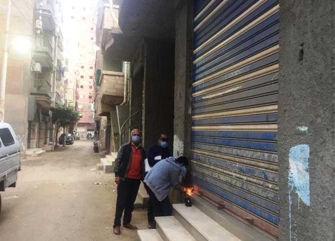 غلق المحلات والمقاهي والورش