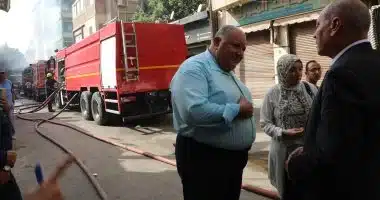 محافظ القاهرة يتابع إخماد حريق عقار