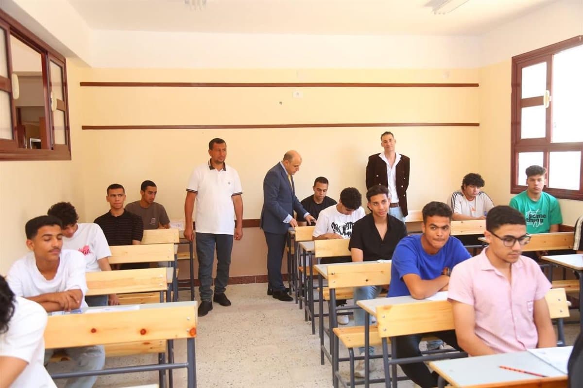 المعاهد الحكومية والخاصة المعتمدة