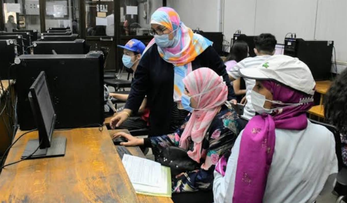 المعاهد الحكومية والخاصة المعتمدة