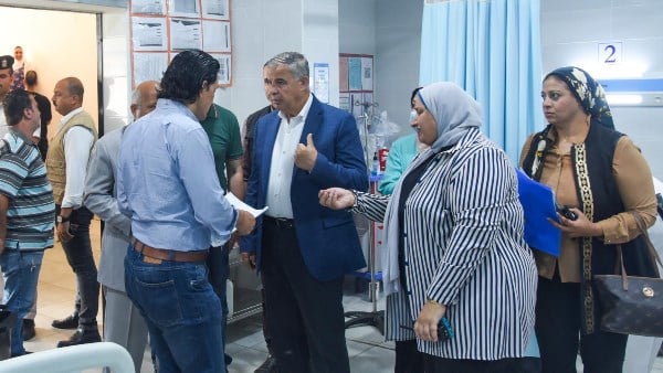 محافظ الإسكندرية يتفقد مصابي انهيار العقار