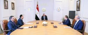 الرئيس السيسي يجتمع بمحافظ البنك المركزي