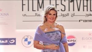 يسرا تخطف الأنظار بإطلالتها
