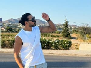 المطرب أحمد باتشان يتعرض لـ حادث سير